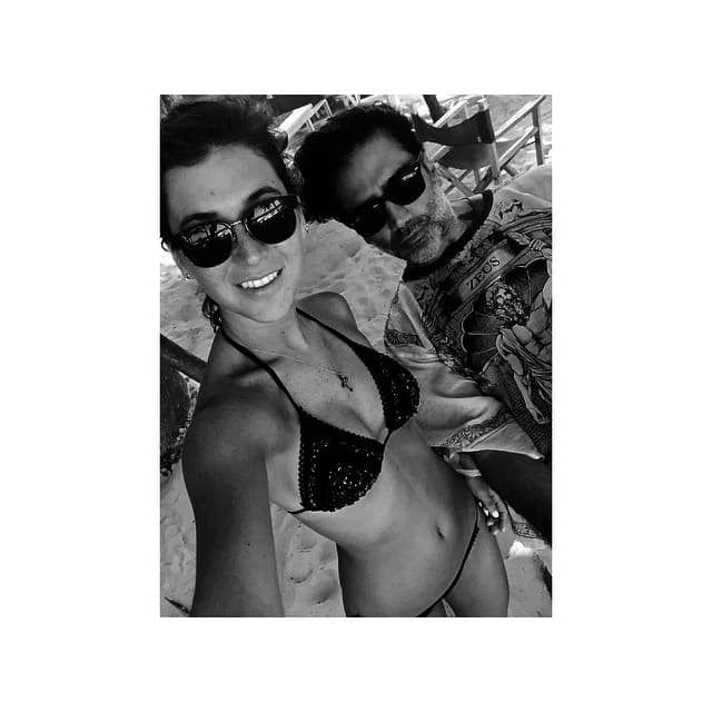 En agosto de 2015, la pareja vivió una crisis cuando Alejandro Fernández insinuó que Karla había hackeado su cuenta de Instagram.