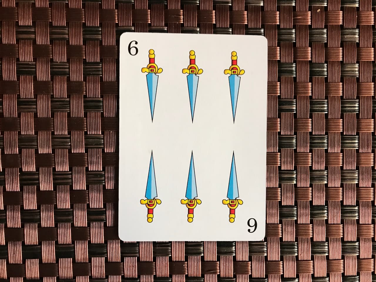 En el aspecto sentimental, se refiere a dificultades de comunicación o convivencia con la pareja, de una incapacidad de mantener una relación estable y duradera. En lo laboral, proyectos o una carrera estancada. Ante todo, hay que tener paciencia y claridad para resolver el problema.