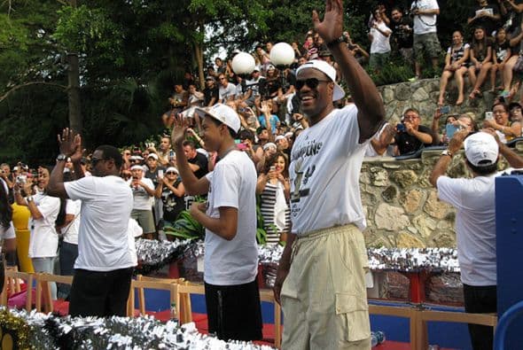 Photos: Spurs Championship Parade 2014 Barges