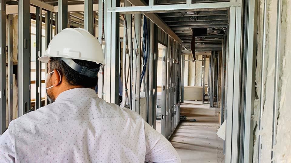 La revitalización del Hotel Fresno es el primer paso para recuperar el centro de la ciudad, ha recalcado el concejal Miguel Arias, representante del 'downtown' de Fresno.