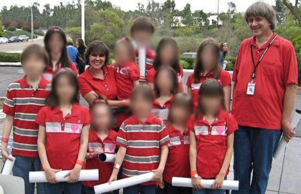 La doble historia de abuso de los Turpin, los hermanitos torturados por sus papás y maltratados en su hogar de acogida