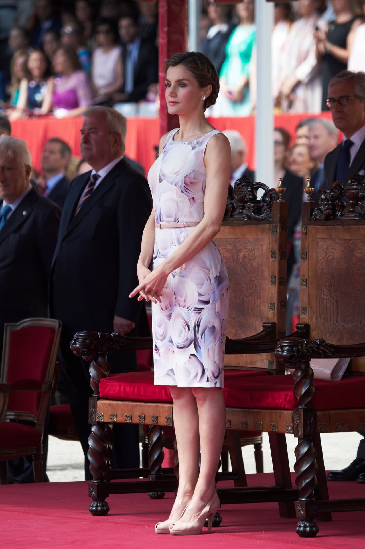 Si tuviéramos que escoger un diseñador internacional con el que Letizia Ortiz se sintiera más cómoda en todas las ocasiones, ese sería Hugo Boss. Su corte simple, muy femenino, su respeto por la silueta clásica han hecho que la reina tenga a la marca americana entre sus afectos.