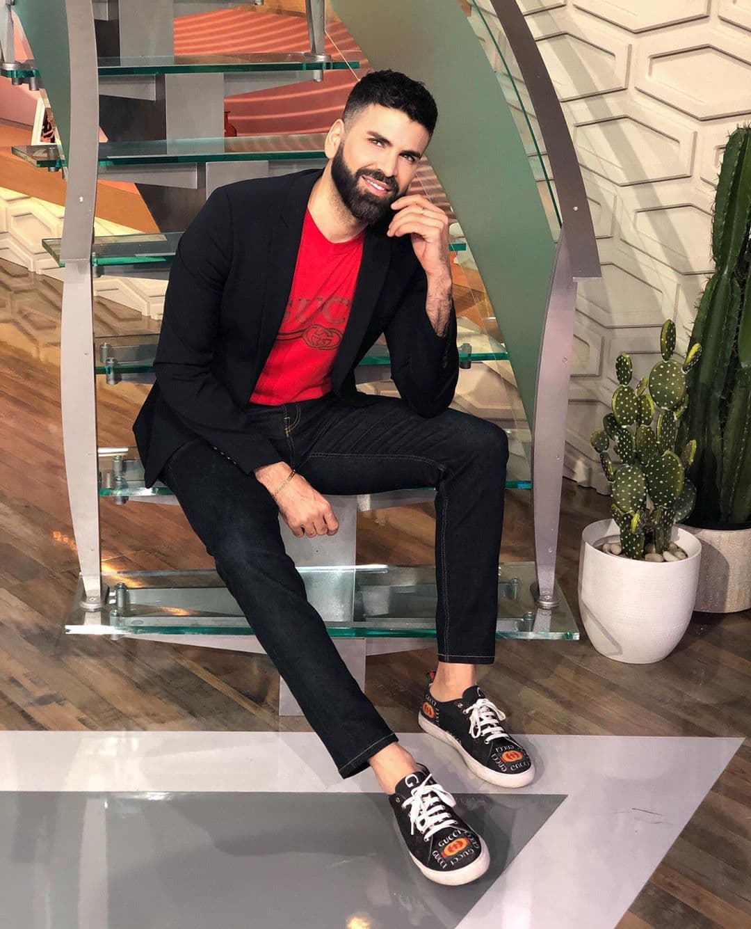 A comienzos de diciembre, el experto en moda dijo que 
<b><a href="https://www.univision.com/famosos/jomari-goyso-teme-que-ahora-si-lo-desherede-su-madre-luego-de-bloquearla-en-instagram-fotos" target="_blank">bloqueó a su madre</a></b> y temía que lo desheredara por esta acción. Marijosé pensó que era cosa del teléfono, sin embargo, no tardó en darse cuenta que su hijo fue el responsable.