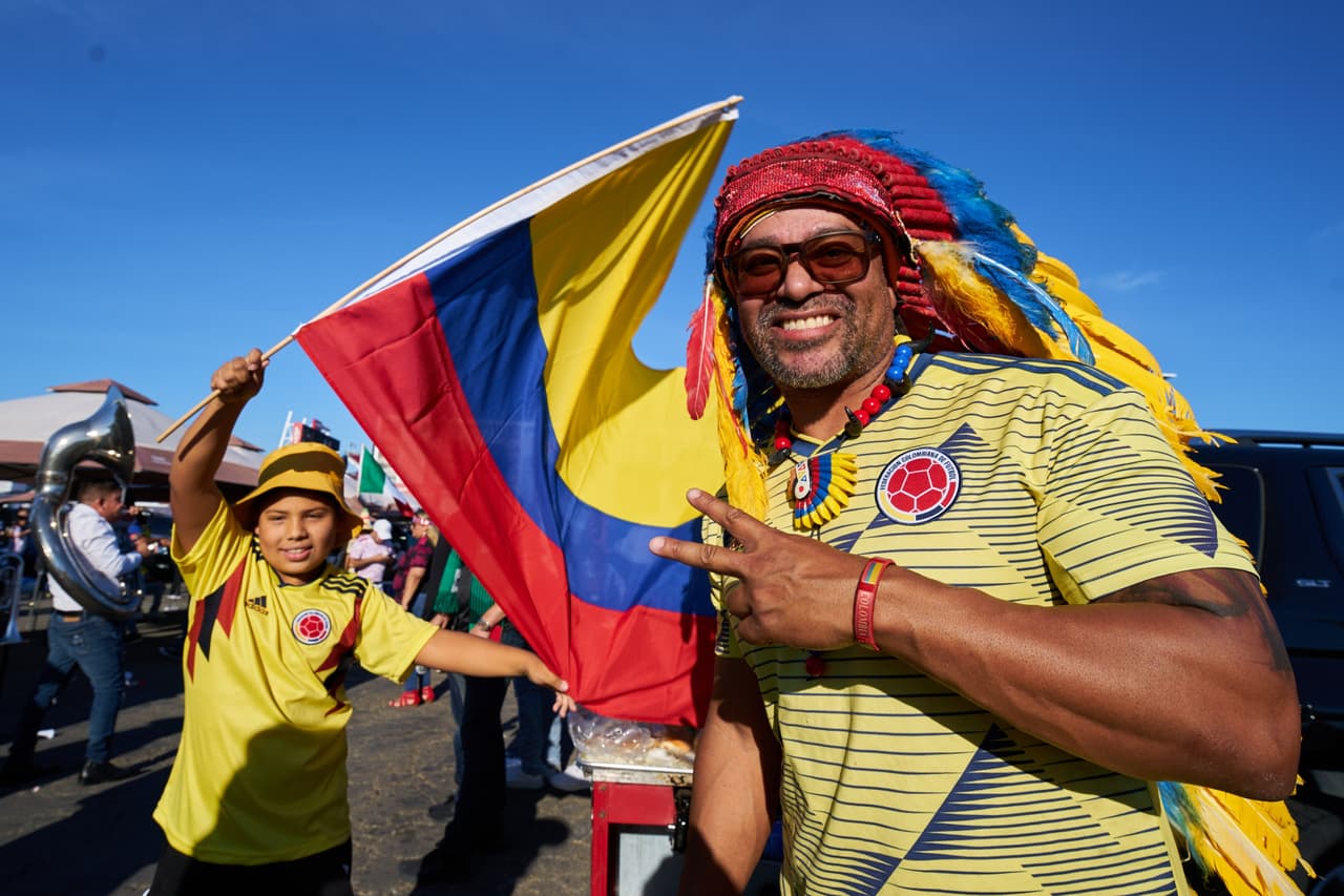 ¡Llenos de dudas! México no supo mantener una ventaja de dos goles y Colombia vino de atrás para llevarse el triunfo con un golazo de Wilmer Barrios.