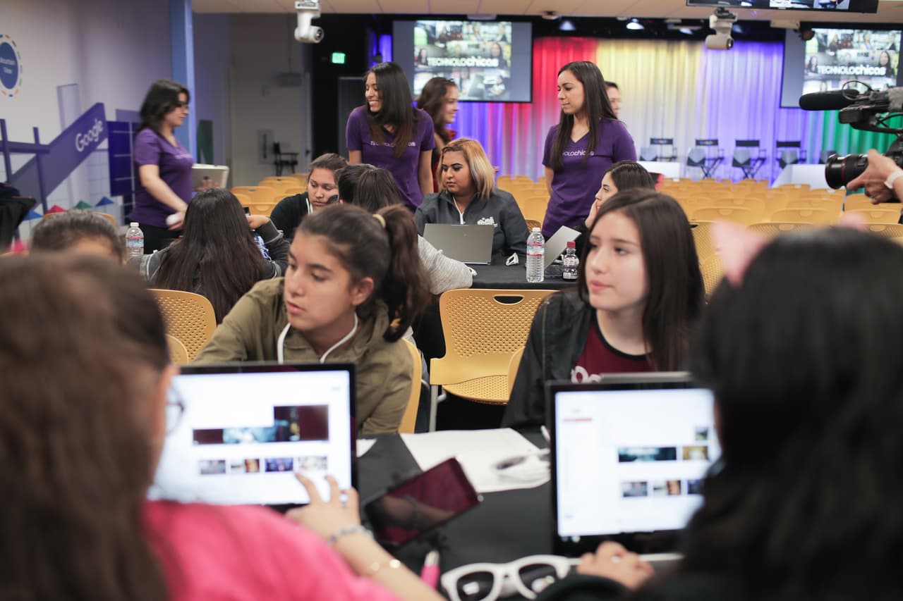 Las technolochicas, buscan ser modelos a seguir para las jóvenes hispanas y trabajan en compañías como Google, Nasa, Pinterest y Microsoft.
