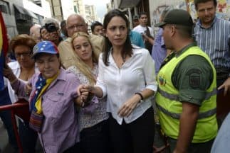 La opositora venezolana asiste a la Fiscalía tras ser acusada de estar involucrada en un plan de desestabilización que incluía un "magnicidio" y un "golpe de Estado" .