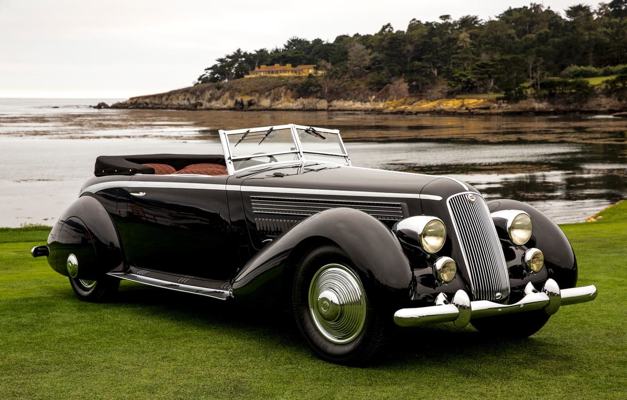 El 
<b>Lancia Astura Pinin Farina Cabroilet</b> de 1936 es uno de 6 ejemplares construidos por 
<b>Pininfarina</b> (en aquel entonces conocido como 
<b>Pinin Farina</b>) por orden especial de un concesionario 
<b>Lancia</b> de la ciudad de Biella en Italia. Según 
<b>Eric Clapton</b>, uno de los anteriores dueños de esta imponente máquina, el 
<b>Astura Pinin Farina Cabroilet</b> le proporcionó la mayor diversión que ha conseguido fuera de un escenario y fuera de la cama.