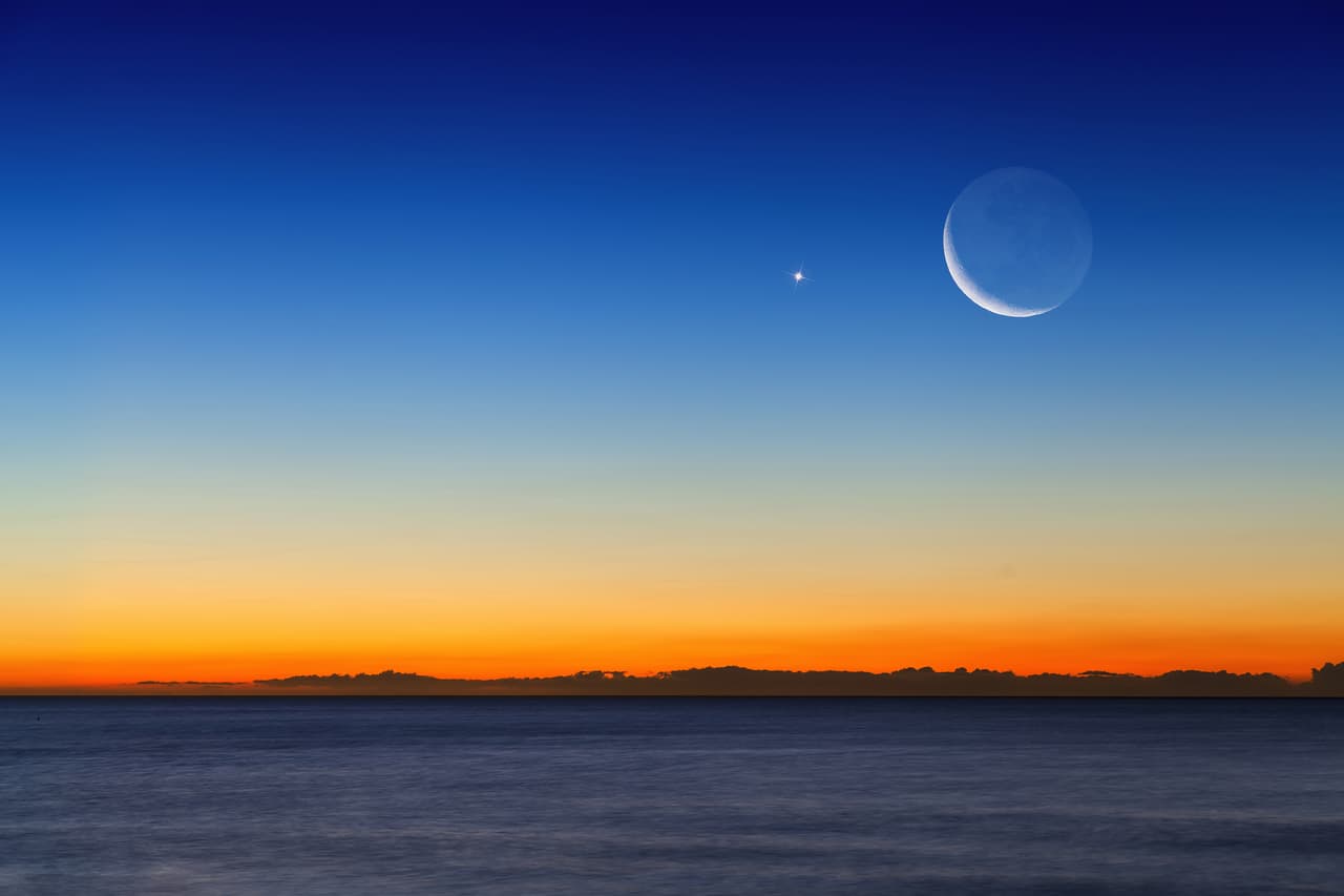 Por Profesor Zellagro ¡Llegó el momento del amor zodiacal para cada signo! El 17 de junio el planeta Venus, el famoso “lucero del alba” y también “estrella del alba o del amanecer" –aunque no es una estrella sino un planeta- es una denominación popular para referirse al planeta Venus, cuando resulta visible en el cielo, muy brillante, al amanecer y desde tiempos remotos ha estado asociado con el amor.