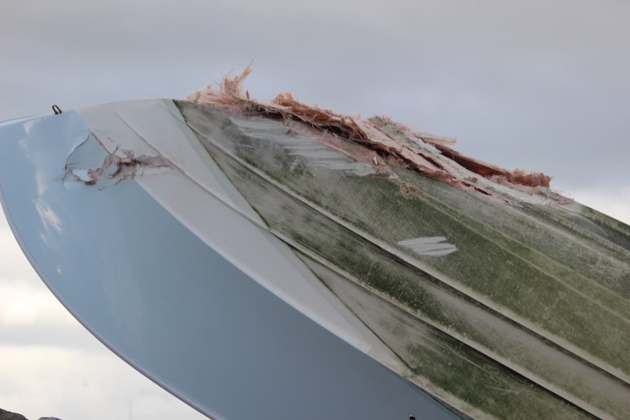 La embarcación antes de ser llevada a las investigaciones.