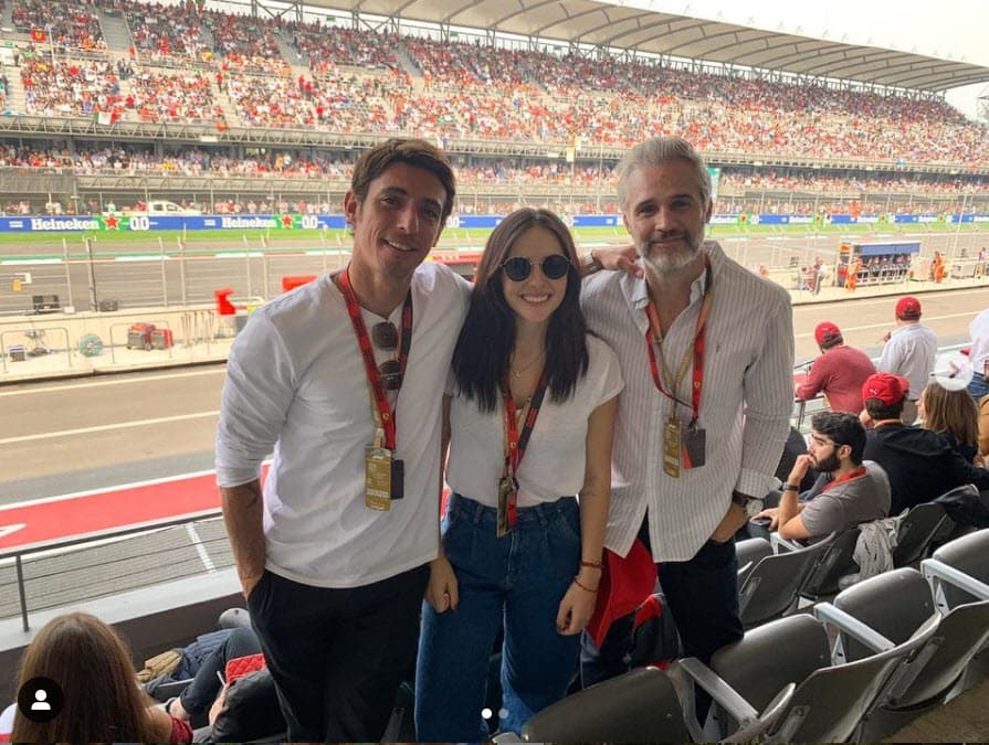 Nació en Arlington, Virginia, y también tiene la nacionalidad mexicana. En 2020, fue contagiado de covid-19, según dijo a El Sol de México en noviembre pasado: "
<b><a href="https://www.elsoldemexico.com.mx/gossip/la-casa-de-las-flores-parteaguas-en-mi-carrera-juan-pablo-medina-6015013.html" target="_blank">Hay momentos en donde piensas lo peor</a></b>, pero afortunadamente yo me pude quedar en mi casa, no tuve síntomas muy fuertes, afortunadamente no pasó nada grave y aquí estamos, aquí seguimos dando lata".
<br>