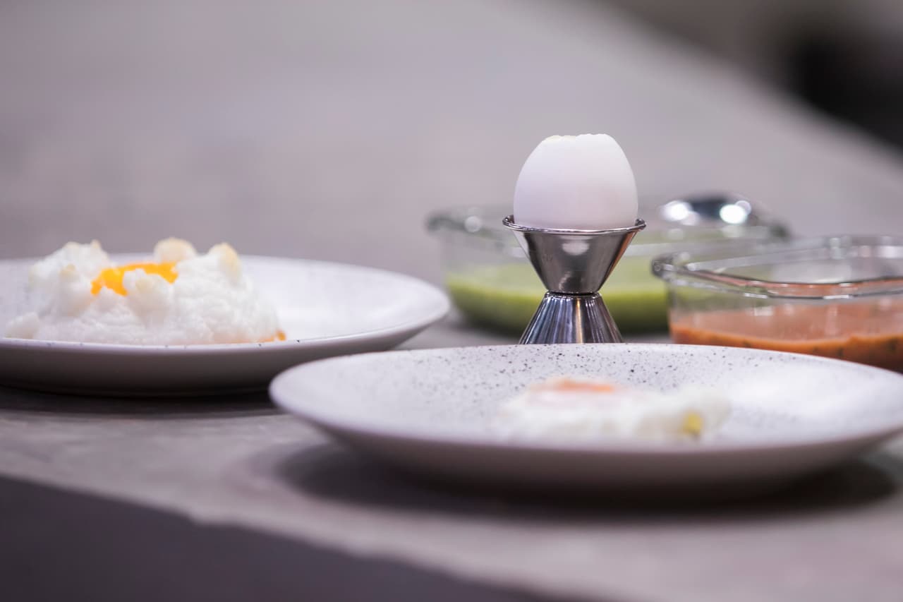 Las Ek tampoco tuvieron una buena calificación con el huevo cocido, que "se les pasó un poquito", dijeron los jueces; sin embargo, los miembros del jurado celebraron el sabor de la salsa: "está muy rica".