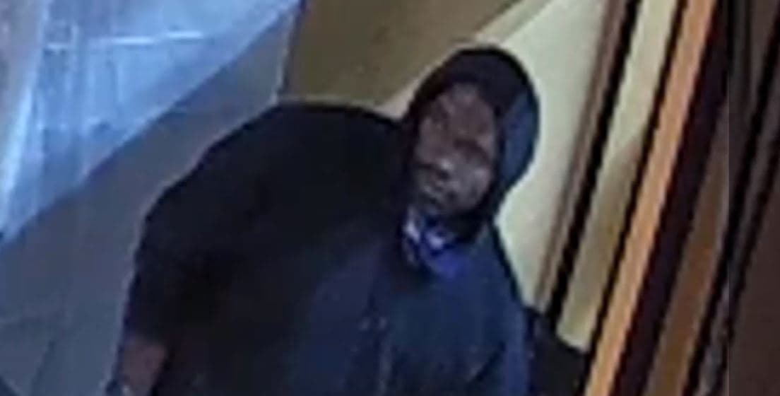 El principal sospechoso del homicidio fue detenido este martes e identificado por las autoridades como 
<a href="https://www.univision.com/local/philadelphia-wuvp/keith-gibson-sospechoso-asesinar-christine-lugo-robo-dunkin-norte-filadelfia">Keith Gibson. </a>Informes policiacos vinculan a Gibson con el homicidio de 
<a href="https://www.univision.com/local/philadelphia-wuvp/asesinato-leslie-ruiz-basilio-indigna-comunidad-hispana-fotos">Leslie Ruiz Basilio</a>, reportado el 15 de mayo en Elsmere, condado de New Castle, Delaware. 
<br>