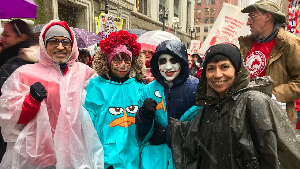 La protesta tuvo lugar afuera del ayuntamiento de la ciudad.