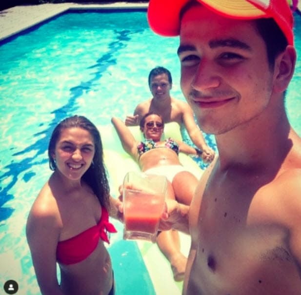 La pieza aborda el tema de una dolorosa ruptura amorosa y dejó en claro que no hacía referencia a la que tuvieron ella y él.
<br>