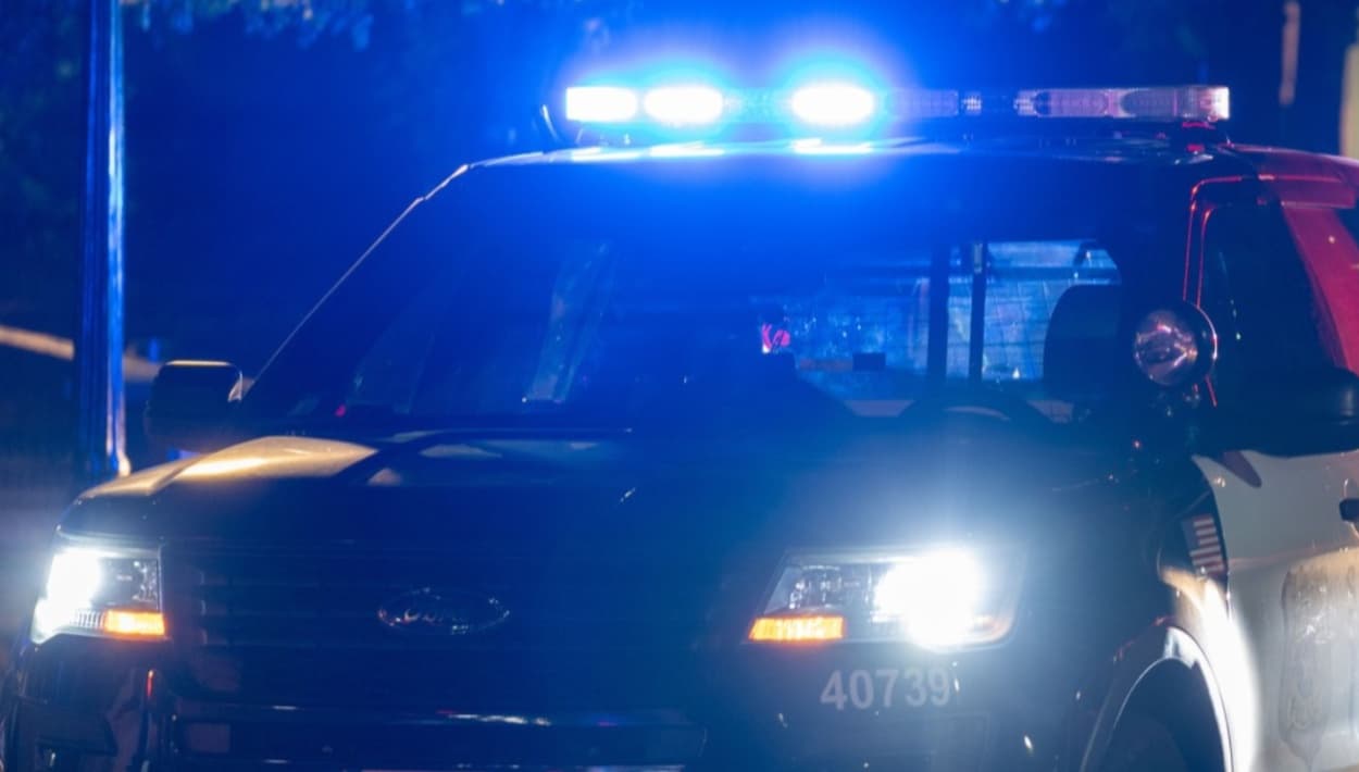 Madre acusada de maltrato infantil por dejar solos a sus hijos dentro del automóvil con temperaturas heladas