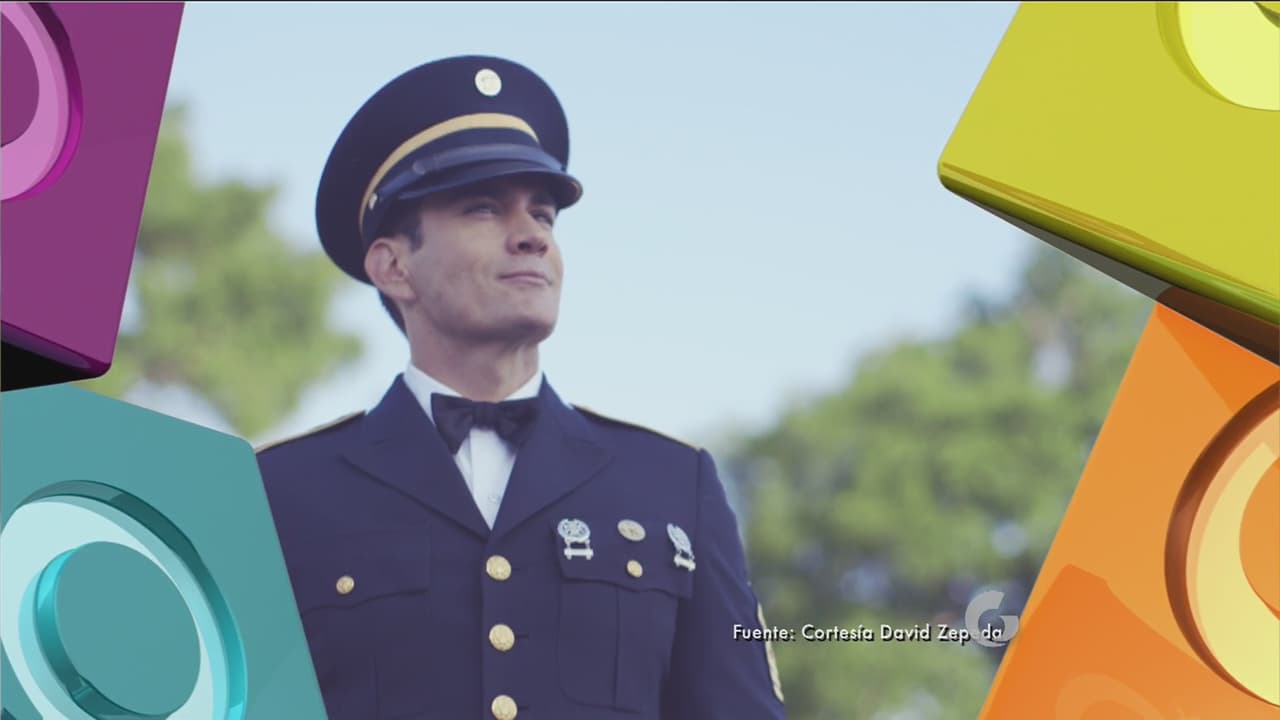 Y se metió en el uniforme de un militar. ¿A poco no se ve guapísimo?