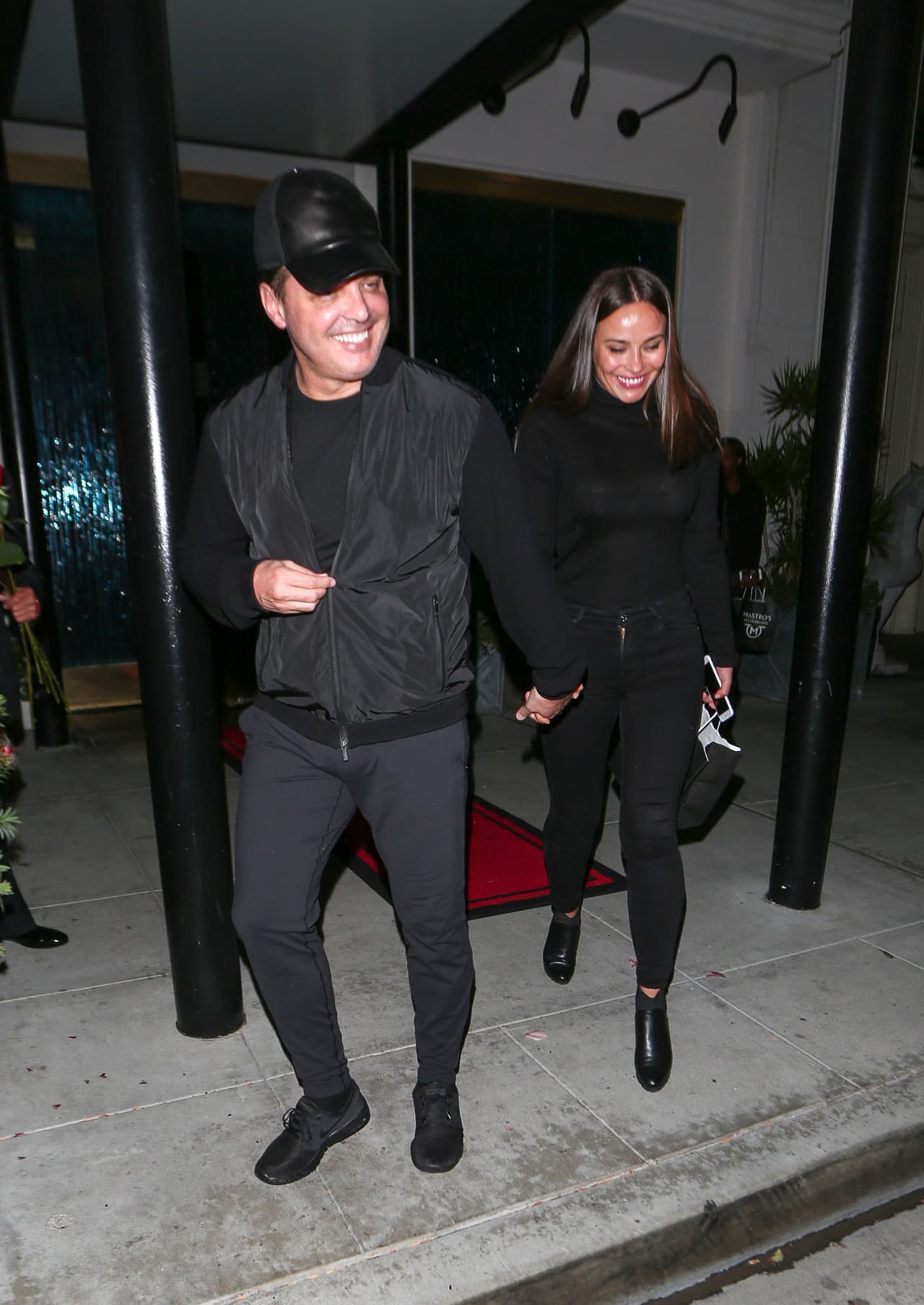 Estaba acompañado de Kritisna.