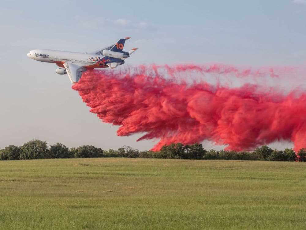 A medida que persisten las temperaturas de tres dígitos y la vegetación continúa secándose, ha aumentado significativamente la actividad de incendios en todo el estado.