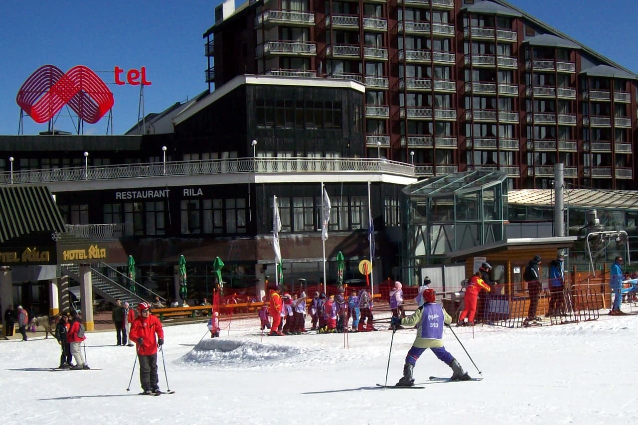 <h3 class="cms-H3-H3">17. Trabajadores de instalaciones y centros para esquiar</h3>
<br>
<br>⚒️ Incremento en el salario por hora en el último año: +14.5%
<br>
<br>⚒️ Salario por hora promedio, agosto de 2022: $27.88
<br>
<br>⚒️ Salario por hora promedio, agosto de 2021: $24.34
<br>