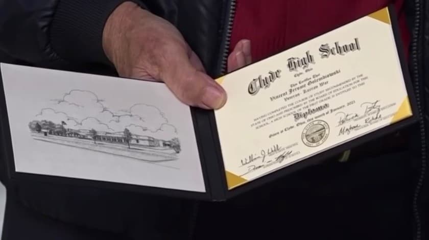 El diploma de graduado de Vince Golembiowski de la Clyde High School.