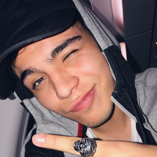 "Camino a una nueva aventura. Juntos". ¿ Ya sabemos lo que nos quiso decir ¿verdad?, lo veremos cada noche con sus ocurrencias en Pequeños Gigantes USA.