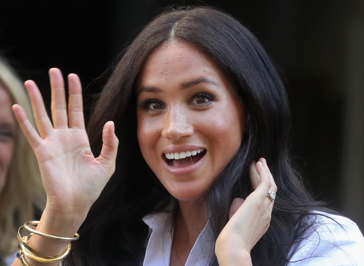 Tras el nacimiento de su hijo Archie el 6 de mayo de 2019, Meghan se mantuvo alejada de las actividades reales por un tiempo y retomó sus responsabilidades, precisamente, con el lanzamiento de la línea de ropa.