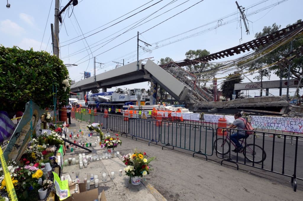 Hallan más grietas en la línea del metro de Ciudad de México que se desplomó en mayo causando 26 muertes