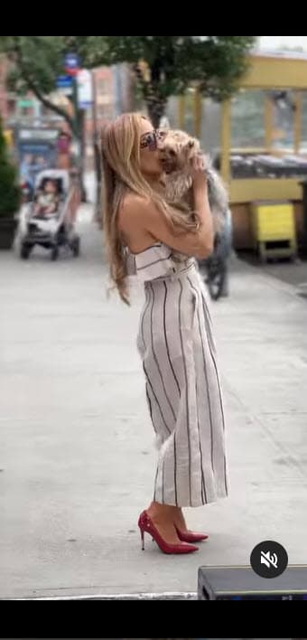 También la llegó a acompañar en algunos de los enlaces en vivo que hacía para
<b>El Gordo y La Flaca</b> desde la ciudad de Nueva York, en donde ella es la corresponsal.
<br>