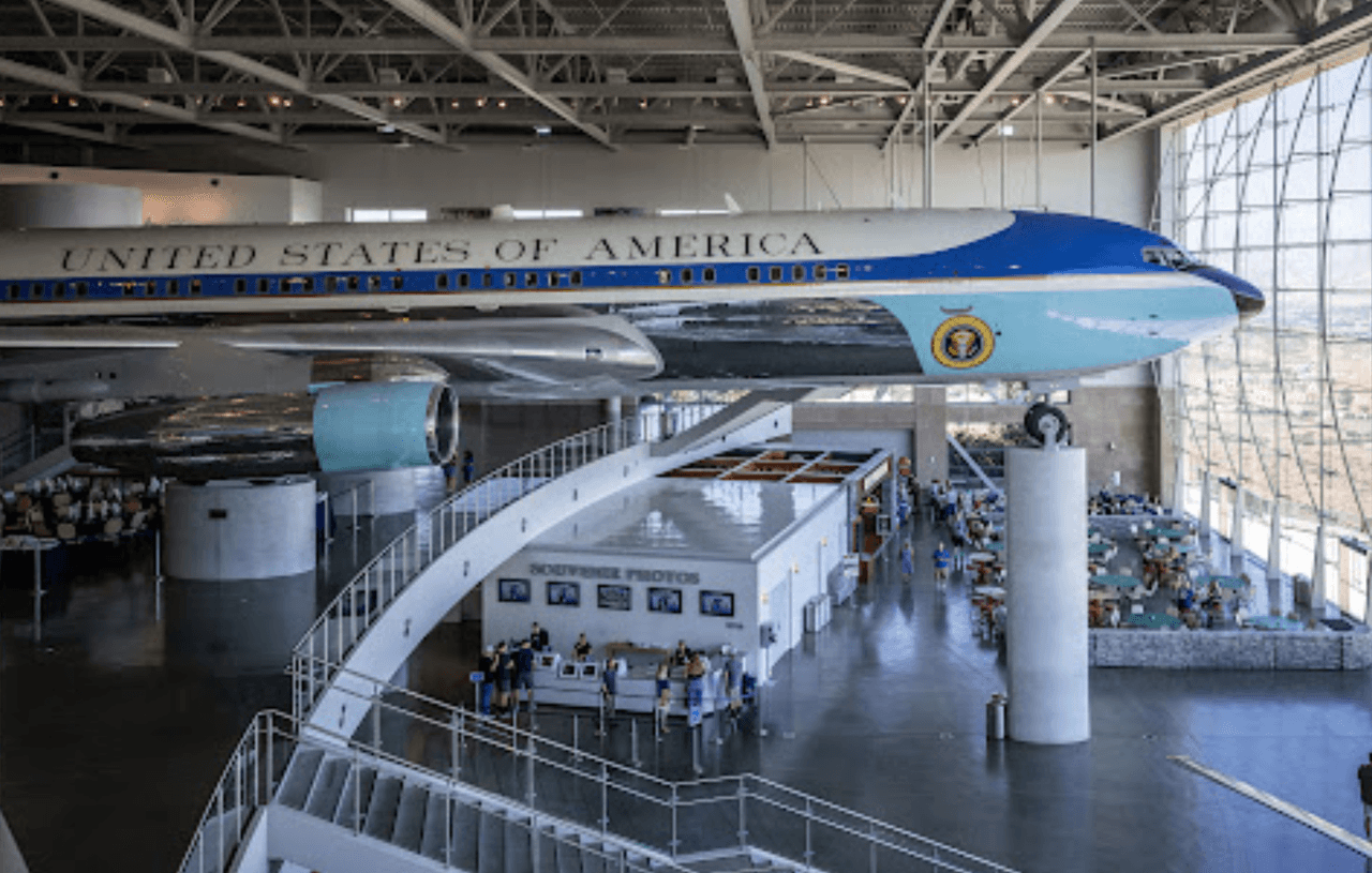 Ronald Reagan Presidential Library ofrece entrada gratuita a los veteranos. Militares activos no necesitan reservar su entrada.
<br>Dirección: 40 Presidential Dr, Simi Valley, CA 93065.