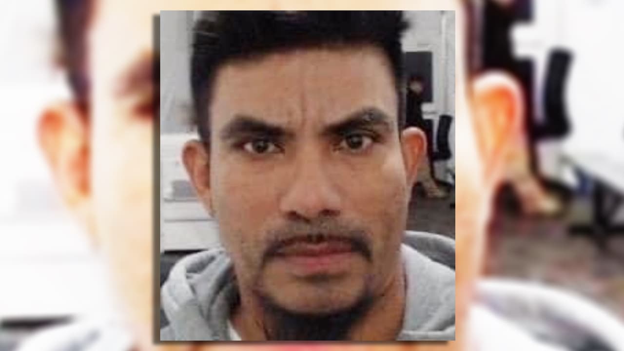 Las autoridades fronterizas arrestaron Fredy Zuñiga Cáceres que fue condenado a 15 meses de prisión y declarado culpable del Título 8, U.S.C. §1326 (a), el hombre reingreso al país el 1 de junio luego de haber sido deportado. Venía con un grupo de ciudadanos hondureños. Las verificaciones de registros revelaron que es un delincuente violento, condenado por agresión criminal en 2009 en Virginia.