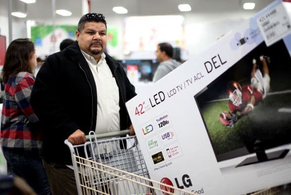 Como cada Viernes Negro las tiendas se llenaron de miles de personas con una sola intención: comprar a los mejores precios. Sin embargo, no todo fue color de rosa para los compradores ya que también hubo algunos accidentes violentos.