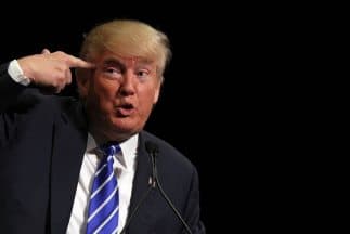 Trump se va ahora contra Merkel por su 'insensata' política hacia los refugiados