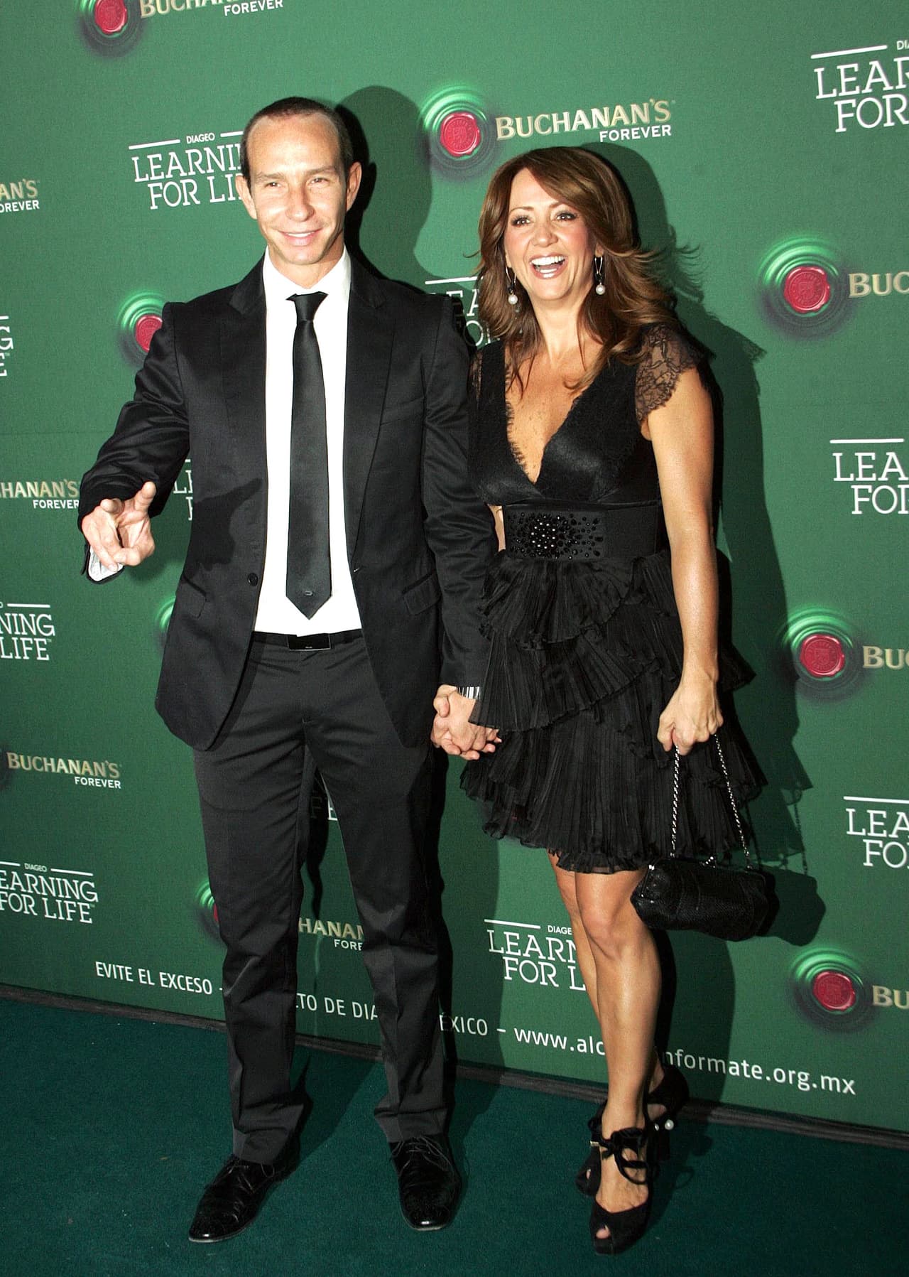 Lo que sí compartió es que la compañía productora les ha pedido a él y a Legarreta que realicen una actuación especial dentro de la serie y no solo se queden como coproductores. 
<br>