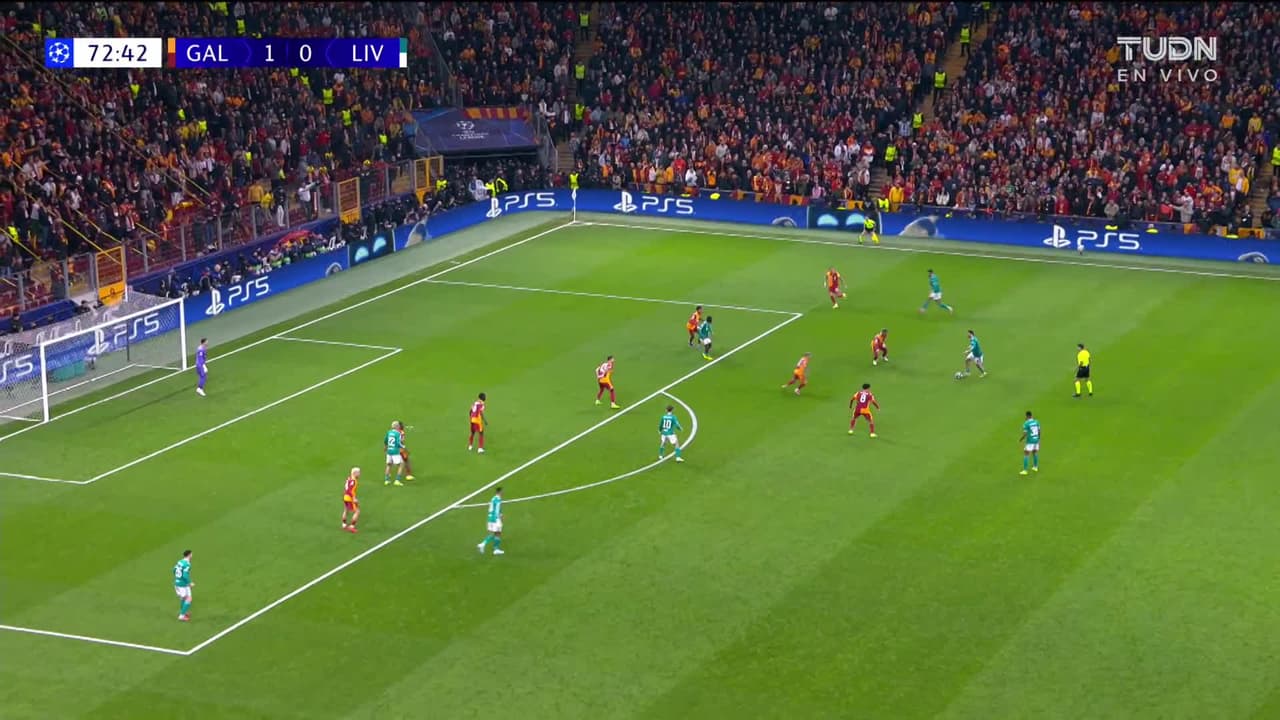 ¡TIRO ATAJADO! disparo por Jeremie Frimpong.