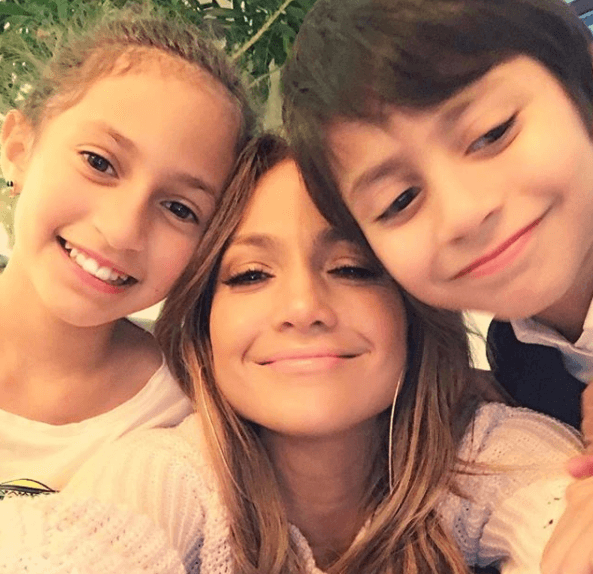 JLo es madre de los mellizos Emme y Max, producto de su matrimonio con el salsero Marc Anthony.