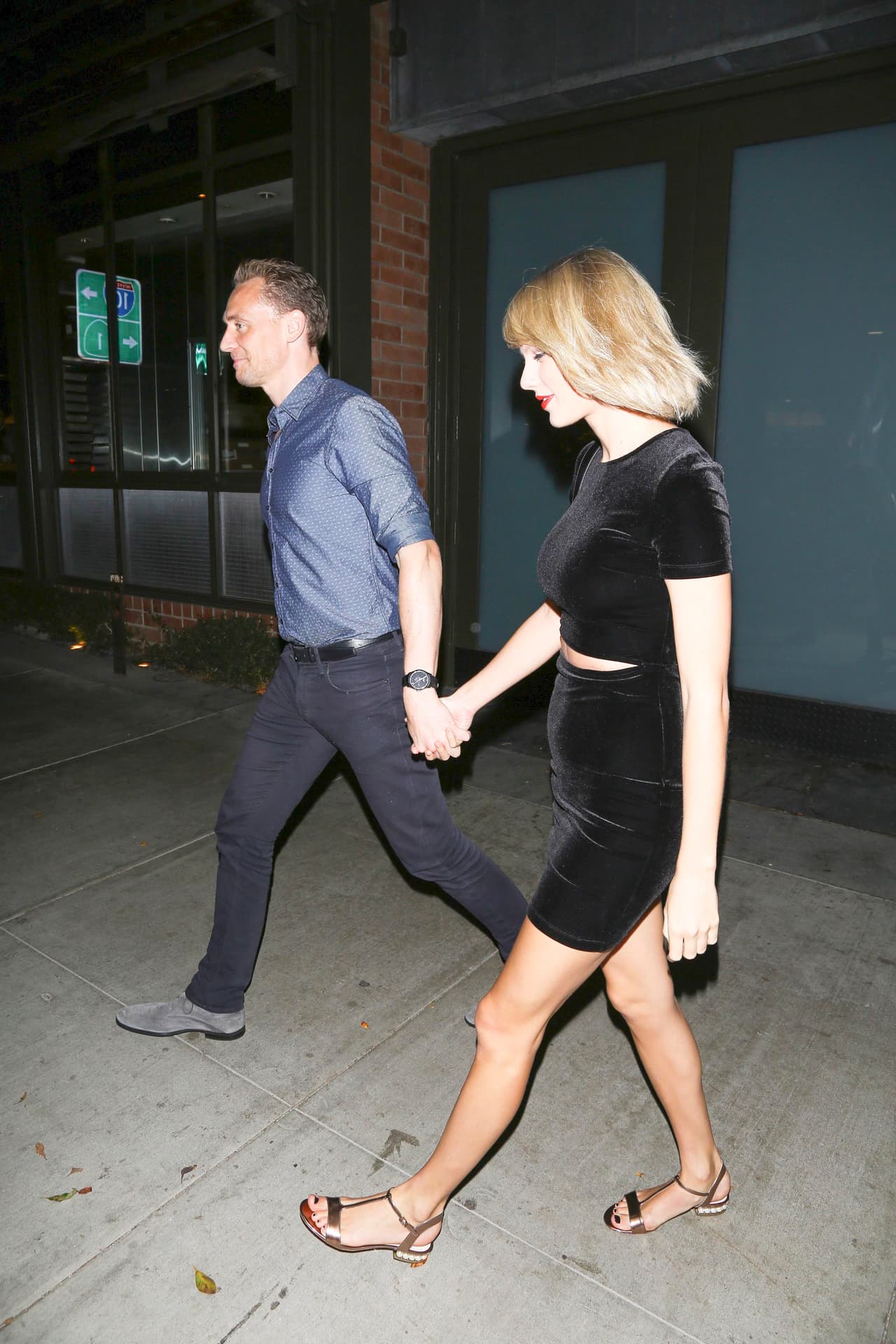Felices tras pasar una romántica velada en un local de Santa Monica, California.