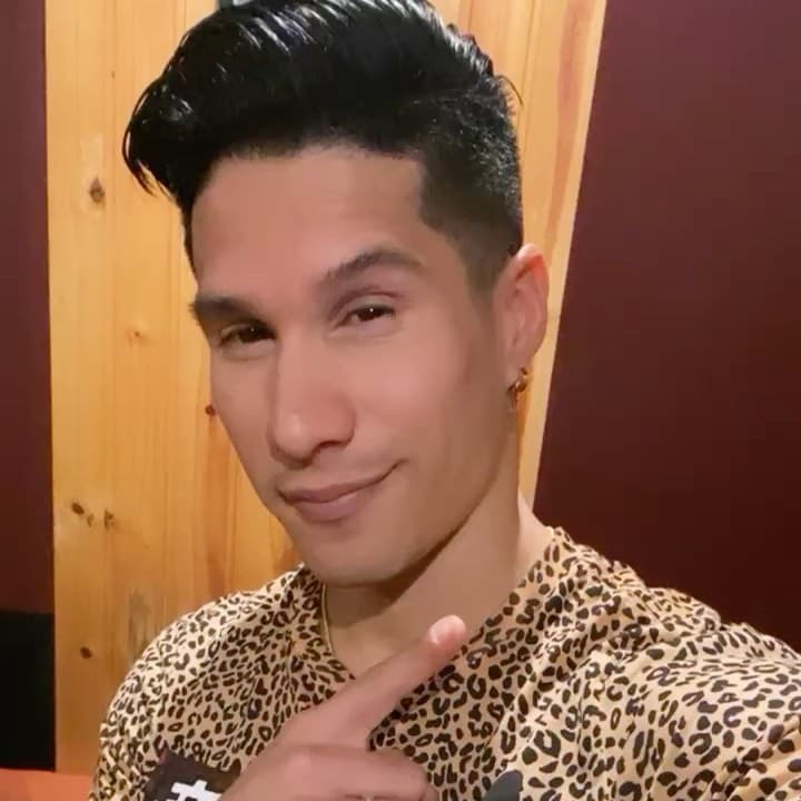 Chyno Miranda
<b>tuvo</b>
<b>coronavirus</b> en el primer trimestre de 2020, lo que le trajo secuelas en su sistema nervioso
<b>provocándole una neuropatía</b> que lo dejó sin caminar por semanas.
<br>