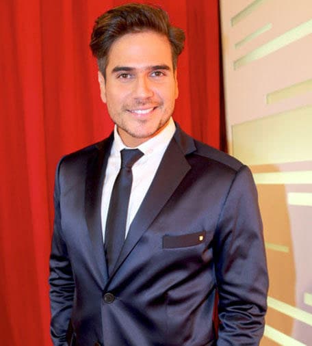 Por otro lado, uno de los 'traumas' de
<b><a href="http://www.univision.com/temas/daniel-arenas">Daniel Arenas</a></b> era que casi no le crecía vello facial: "....Será q algún día se me da #BarbaCerrada #Frustración #SeMeLaLlevaronTodaMiPayHermanos #BarbaChina #ConfesionesDeMediaTarde", publicó en Instagram.