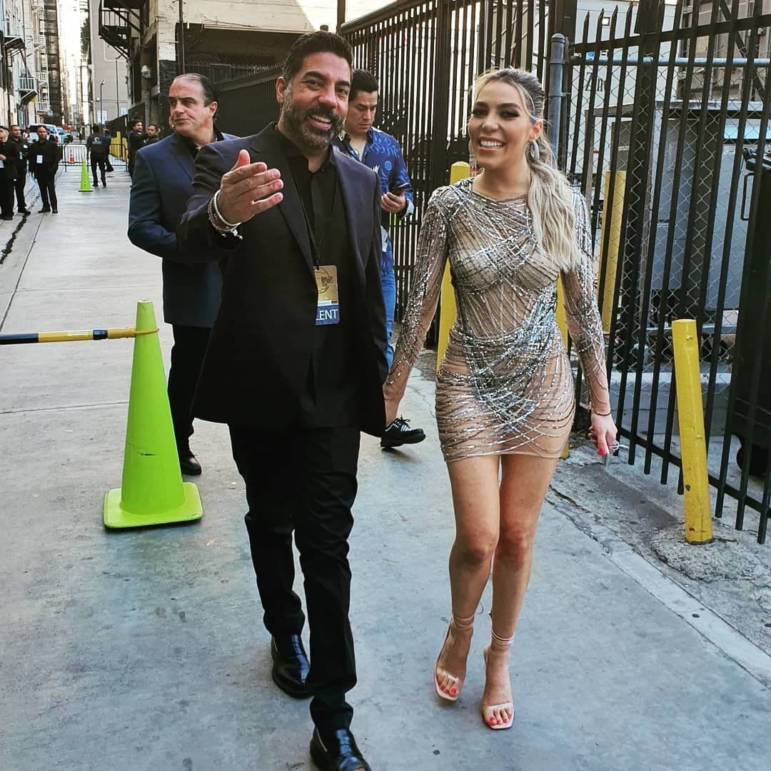 Pero tras mostrar total apoyo a su hija Frida Sofía en las acusaciones de presunto tocamiento indebido que hizo en contra de su abuelo Enrique Guzmán, el empresario regresó a la luz pública.
<br>