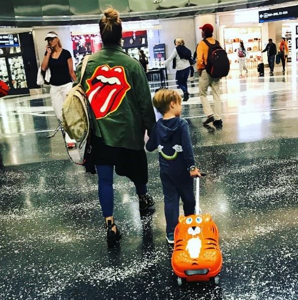 Ellos nunca pierden el estilo y hasta para viajar son todos unos fashionistas.