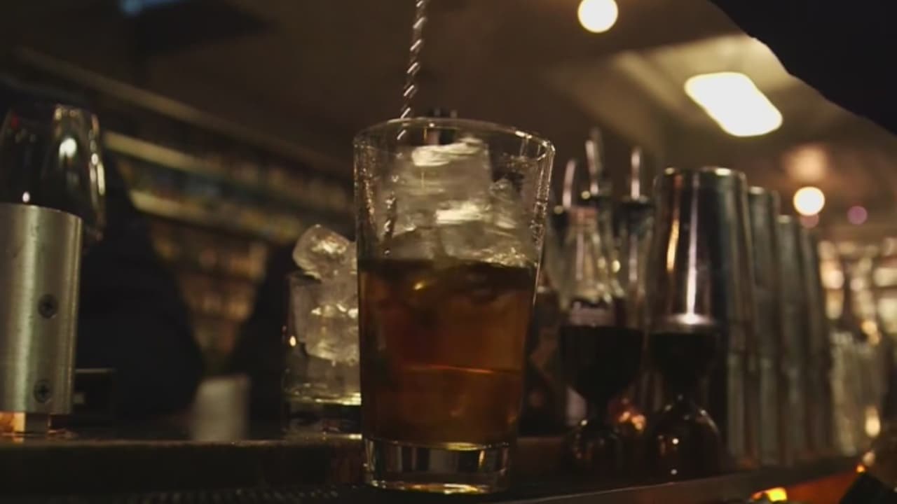 Mikie Sherrill firma ley que permite la venta de bebidas alcohólicas "para llevar" en Nueva Jersey