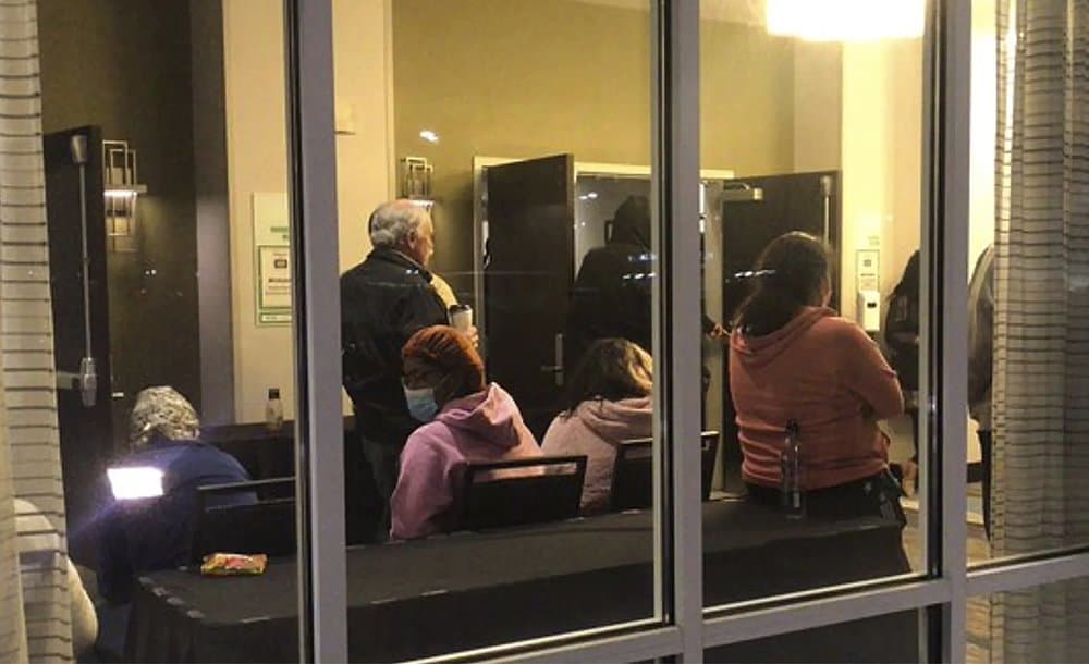 Los heridos fueron trasladados a varios hospitales de la zona. Al menos cuatro presentaban heridas graves. Otras dos personas fueron atendidas en el lugar de los hechos y dadas de alta. Ningún agente de la ley resultó herido.