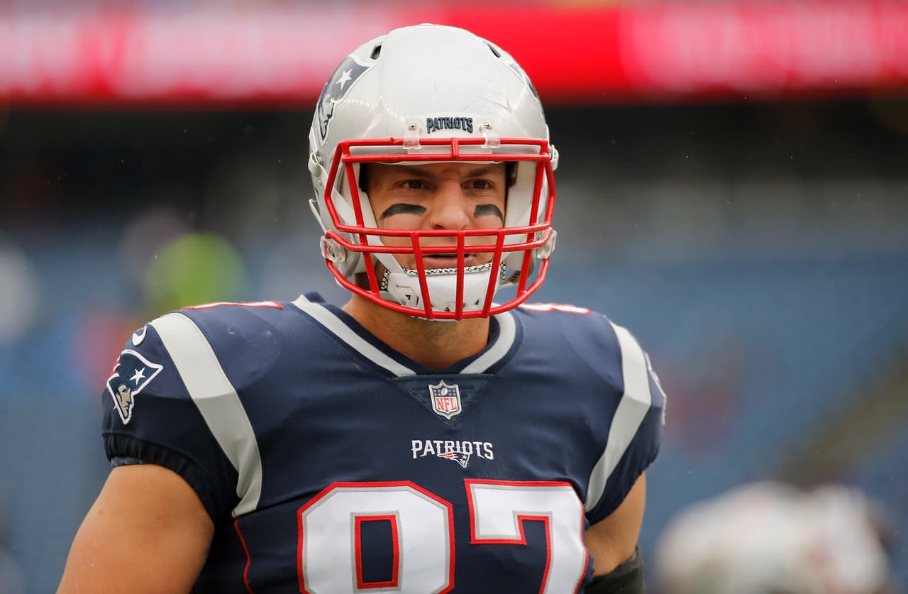 Rob Gronkowski: Con 583 yardas y 5 anotaciones en 38 recepciones, 'Gronk' es uno de los jugadores más dominantes de la liga.