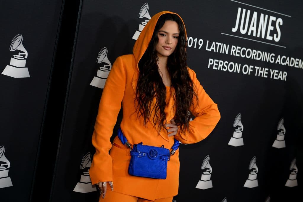 Sin embargo, durante la alfombra roja de los Grammy 2020, Rosalía dijo que necesitaban terminar la canción.