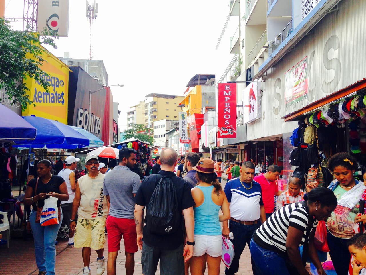 <b>Puesto 1. Panamá</b>
<br>
<br>En la Ciudad de Panamá una pareja puede vivir bien, dependiendo de su estilo de vida, con unos 1,700 dólares al mes. Los jubilados de Estados Unidos y Canadá pueden acceder a una residencia legal que les da descuentos en las facturas médicas y para esto solo necesitan tener una pensión de 1,000 dólares mensuales.
<br>
<br>Panamá se destaca por su seguridad económica (su moneda es el dólar estadounidense), su asequibilidad, la calidad de la atención médica, su infraestructura y su cercanía con Estados Unidos.
<br>