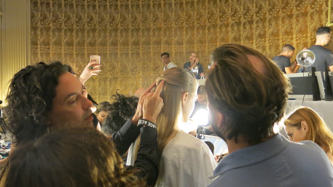 <a href="http://www.orlandopitahair.com/">Orlando Pita</a> fue el encargado de realizar los peinados para el desfile.
<br>