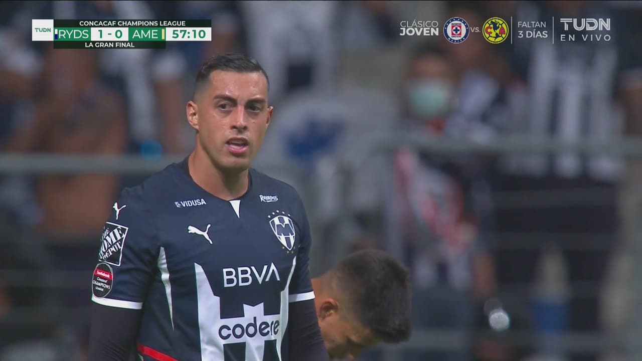 Funes Mori prepara el cañón y dispara, pero está en fuera de lugar