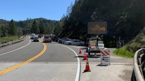 Prohíben a los senderistas estacionarse en la carretera 49