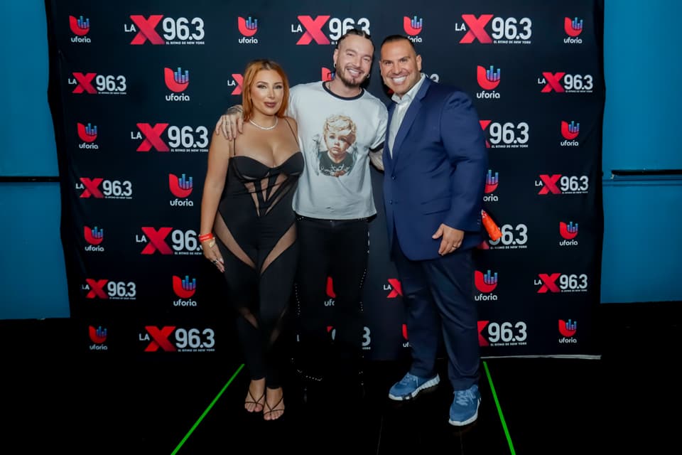 Cientos de radioescuchas de La X96.3 FM en Nueva York, disfrutaron de un concierto privado con J Balvin.