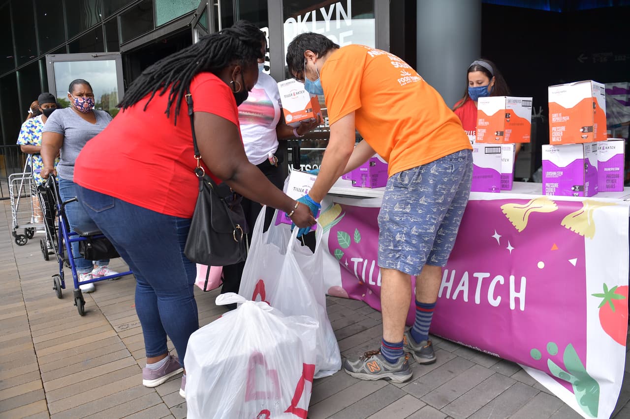 “Es importante planificar que esta crisis va a durar un año más”, señala González y recomienda ser creativos y prever “dónde va a estar el crecimiento, anticipar qué podemos hacer en nuestros pequeños negocios y en nuestras decisiones de familia en términos de educación, en términos de elecciones personales”.
